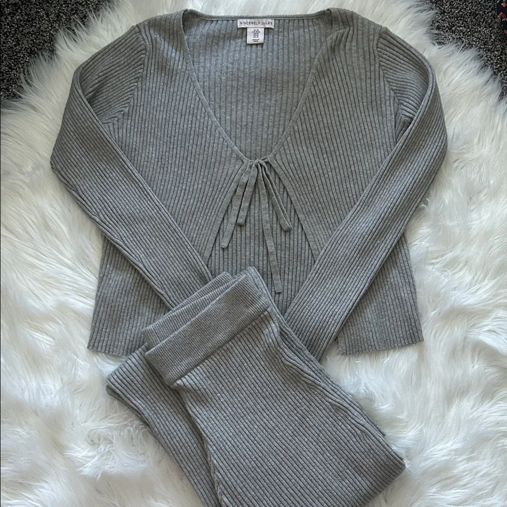 Sincerely Jules Women's Gray V-Neck Ribbed Sweater and Pants Set - Picture 3 of 5